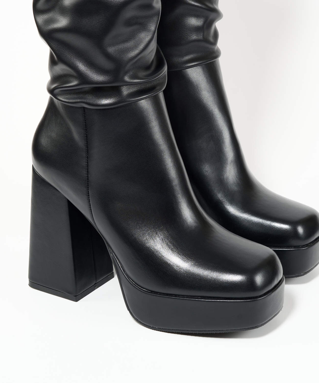 Bota plataforma ca&ntilde;a arrugada image number null